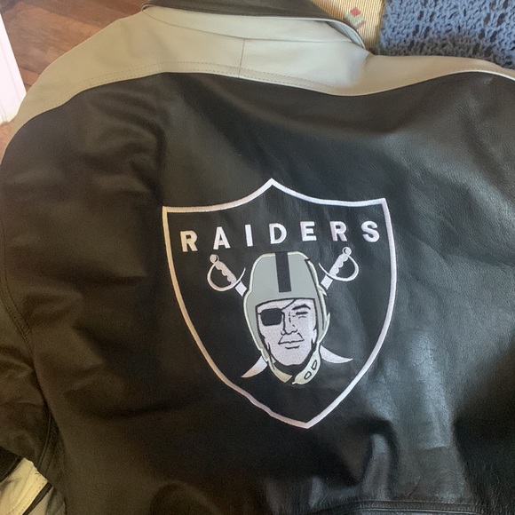 VINTAGE HIGH QUALITY LEATHER RAIDERS JACKET. EXCELLENT CONDITION. - Picture 10 of 14